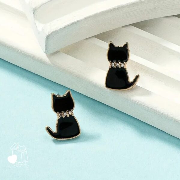 ARETES CON DISEÑO DE GATO NEGRO