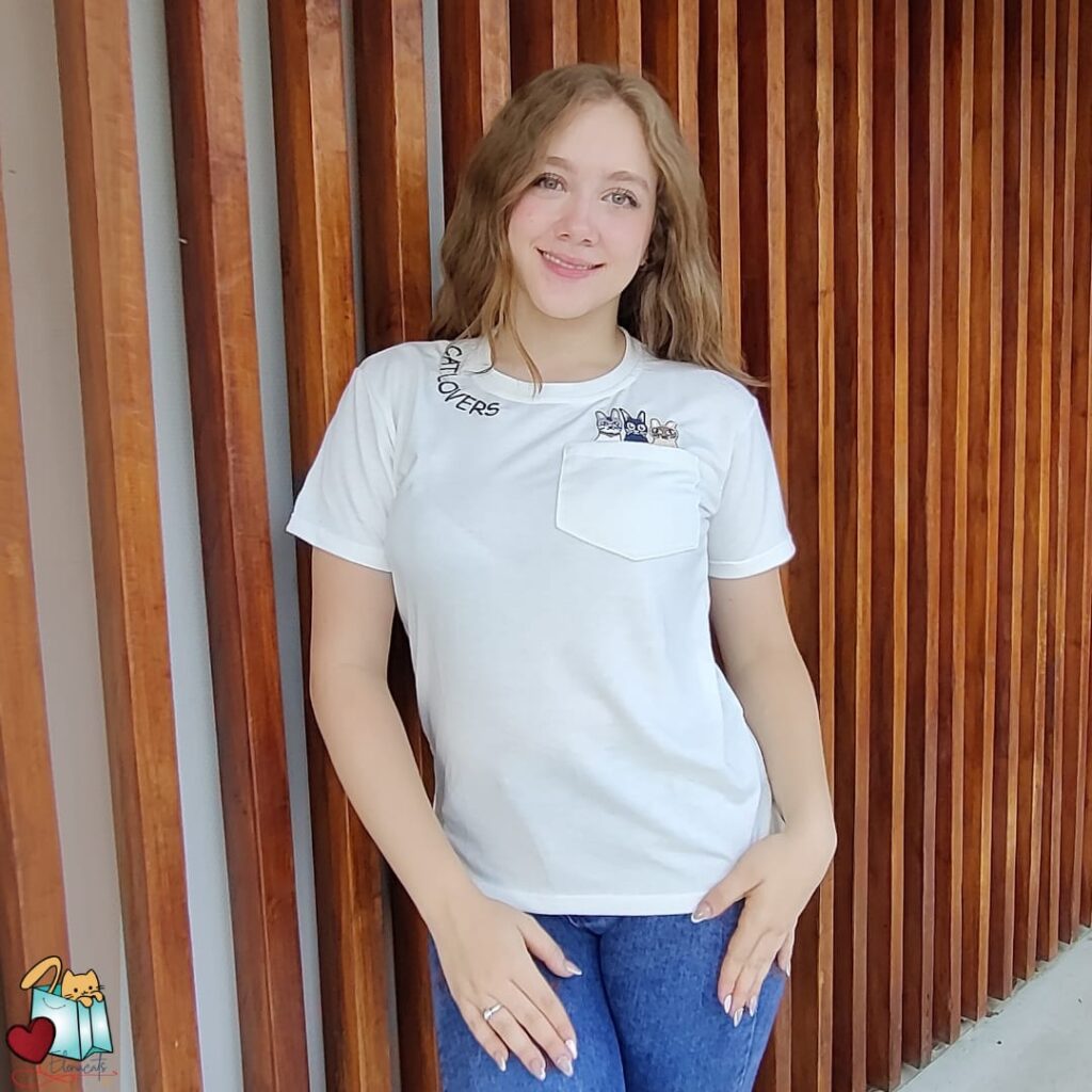 Camiseta Bordada 3 Gatos  Blanca