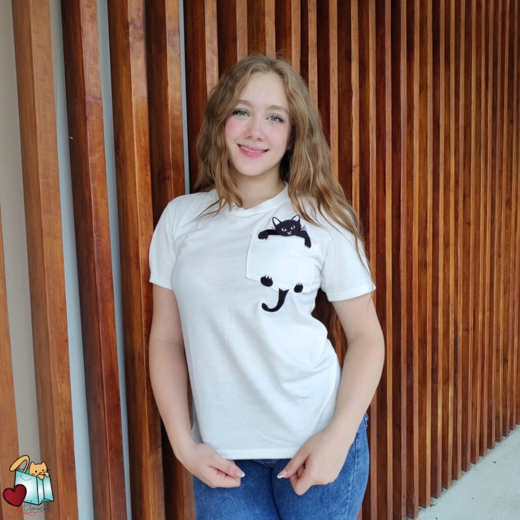 Camiseta De Mujer Bordada En Bolsillo Gato