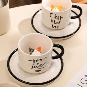 VASO Y PLATO CON GATO ESCONDIDO