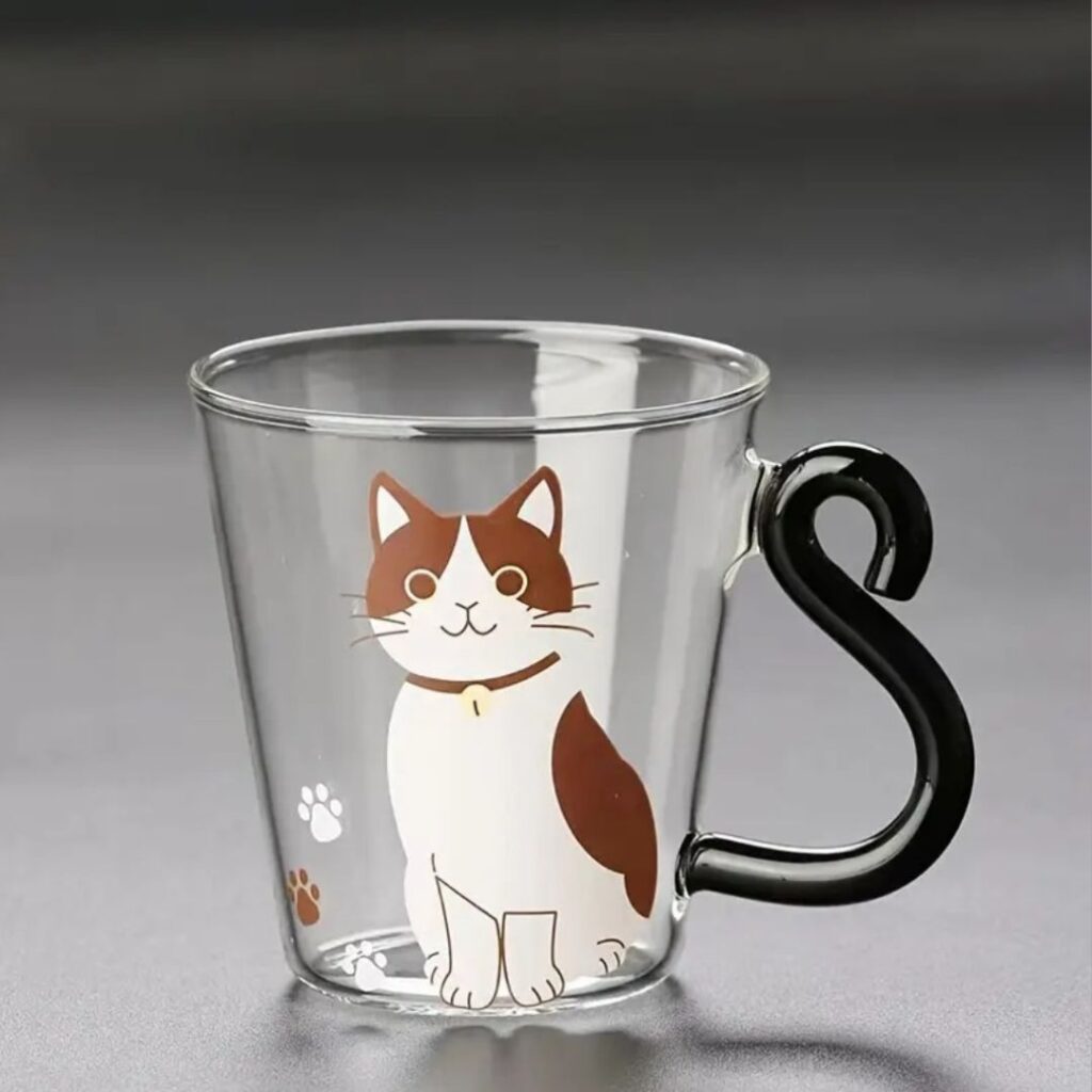 Vaso De Gato Blanco Y Cafe