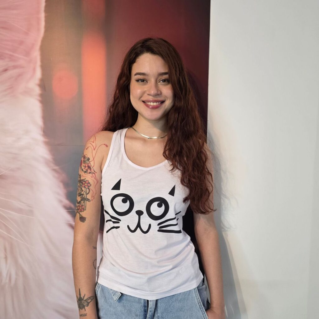 Camiseta para mujer gato bigotes