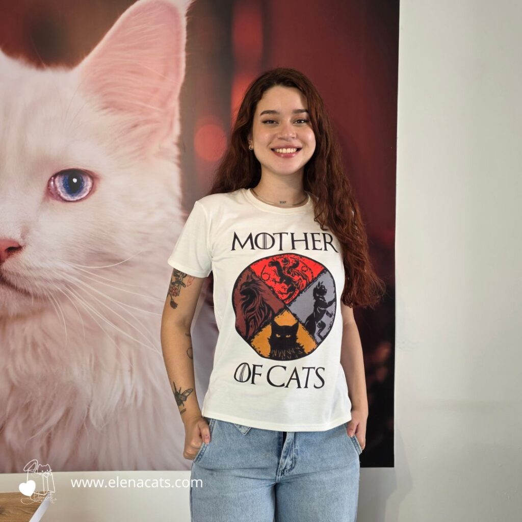 Liquidacion Camiseta gatos tronos